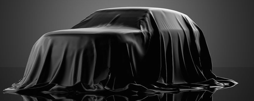 Mazda verhuld onder een doek