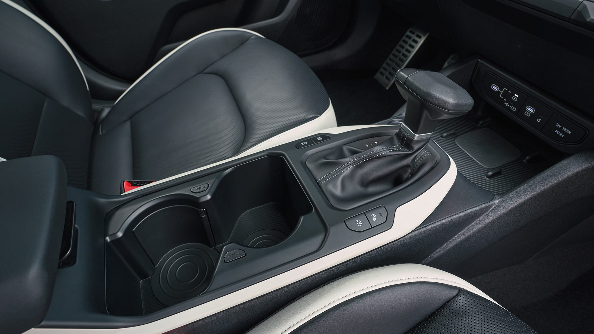 Kia K4 middenconsole